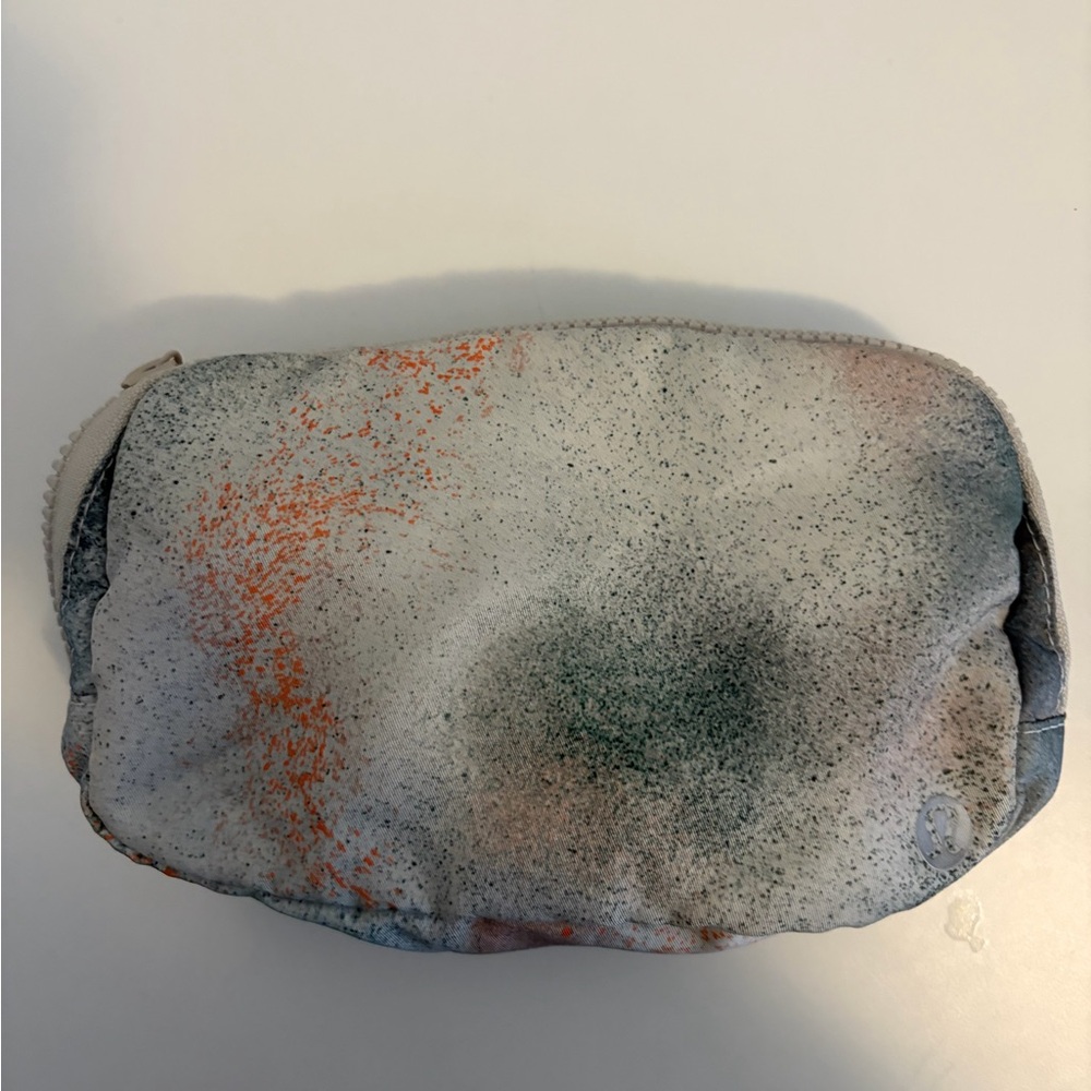 Lululemon belt bag-Glow in the dark